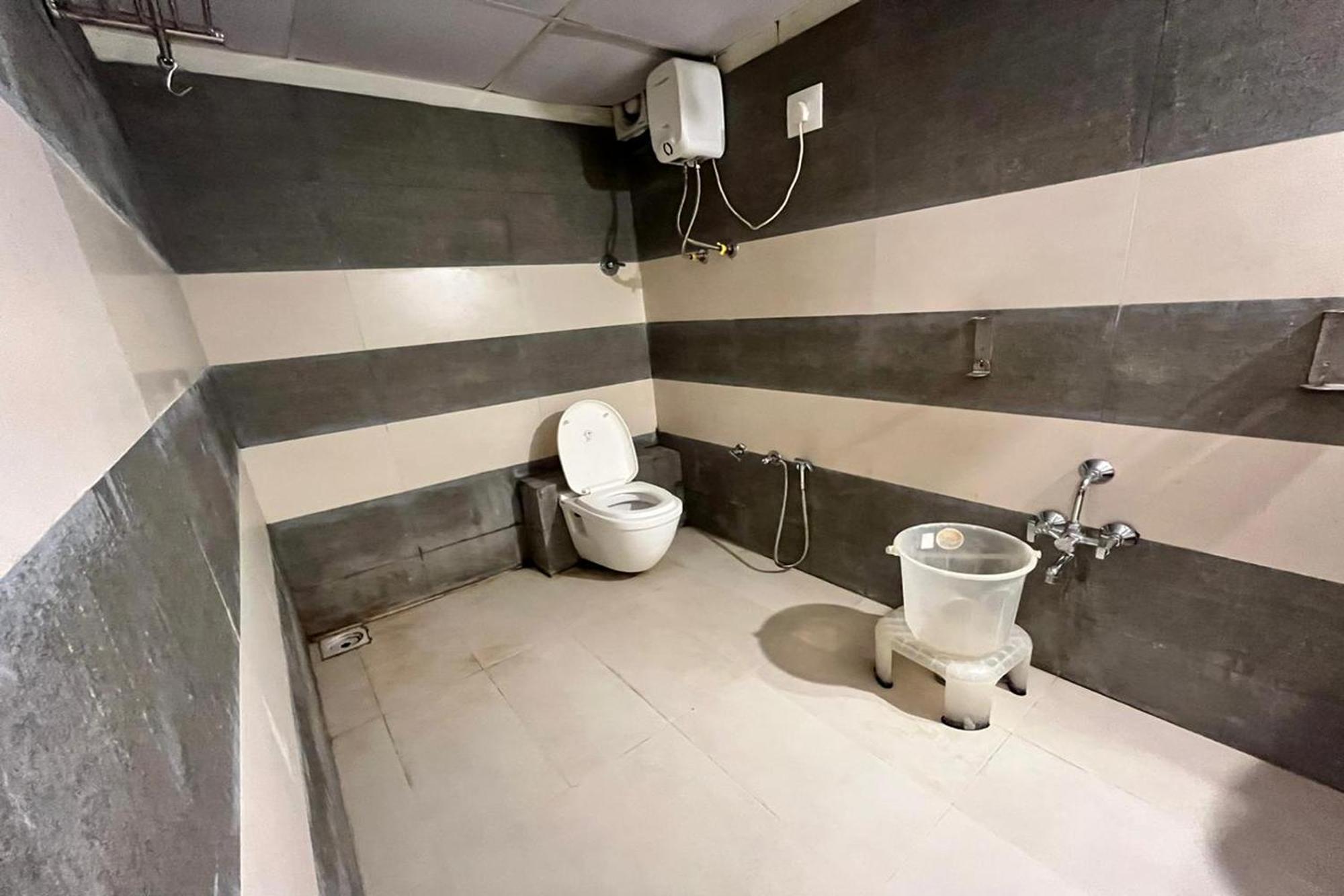 Hotel Kalyan Palace Bātwa Exterior foto