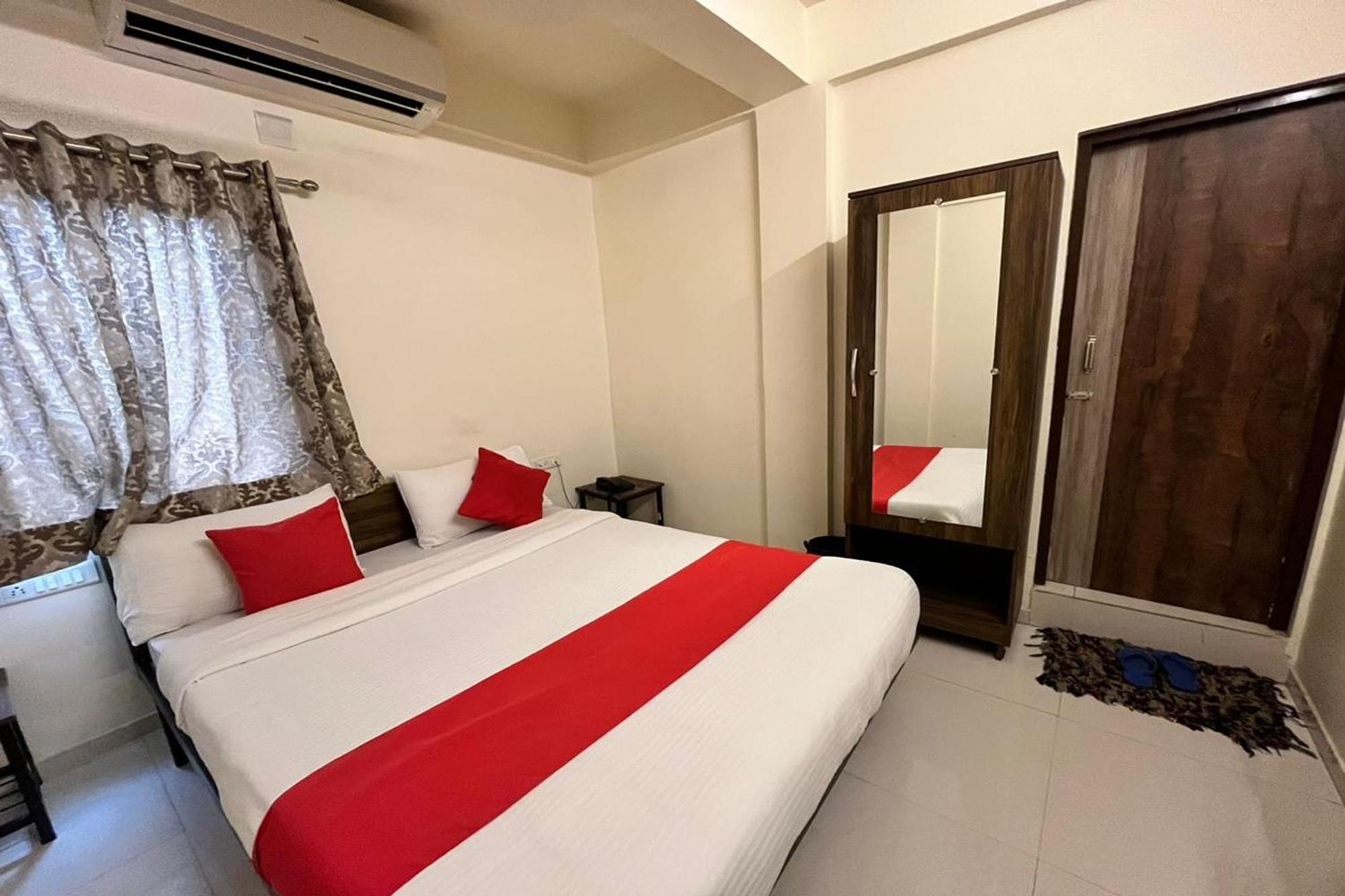 Hotel Kalyan Palace Bātwa Exterior foto