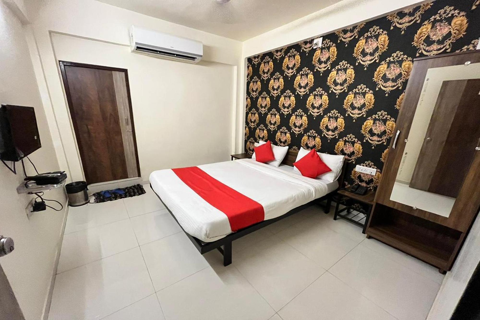Hotel Kalyan Palace Bātwa Exterior foto