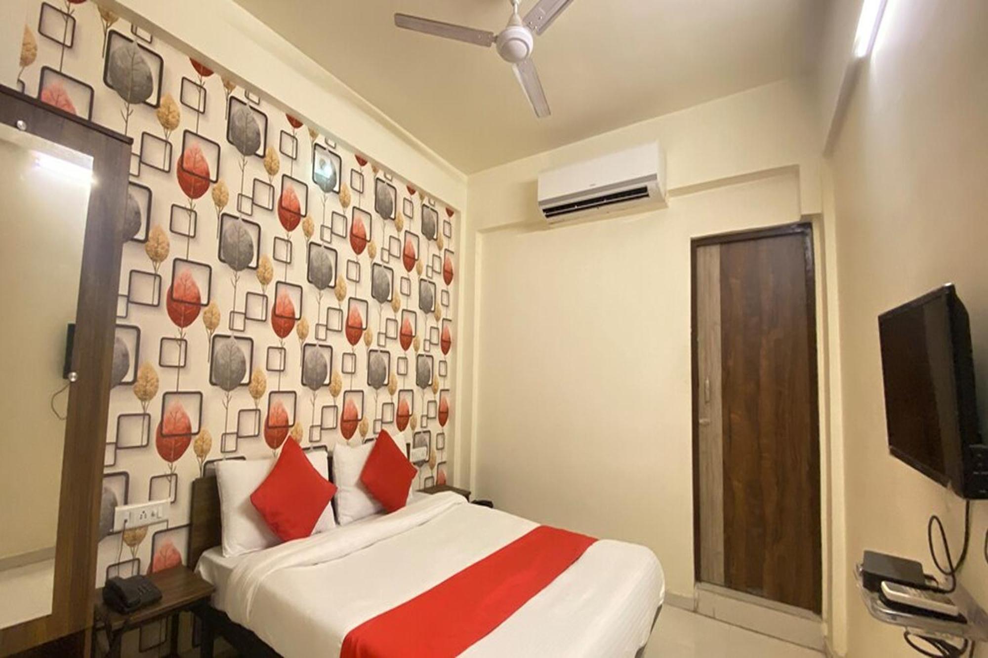 Hotel Kalyan Palace Bātwa Exterior foto