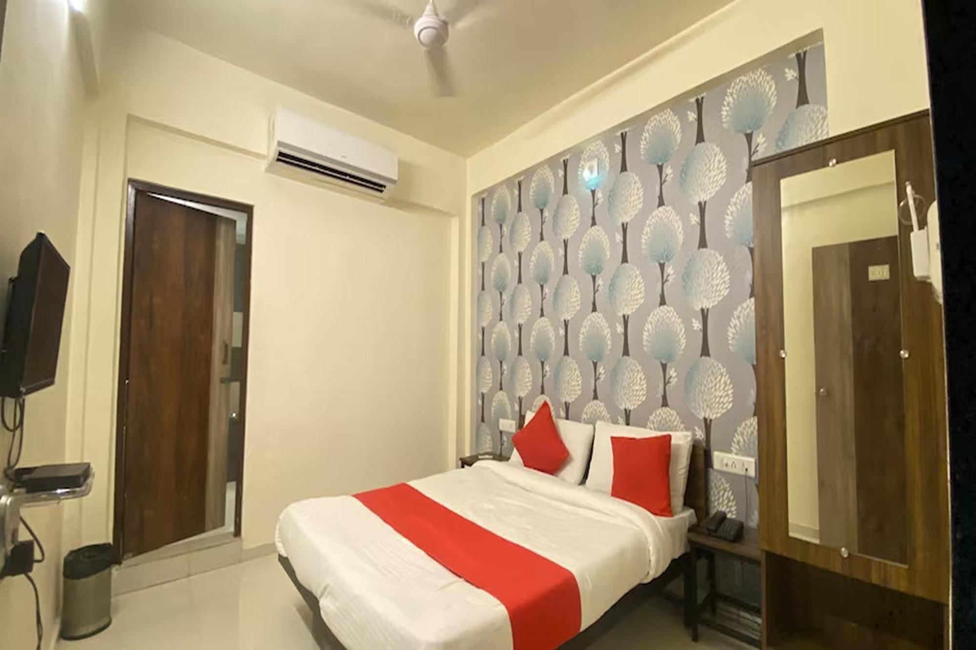 Hotel Kalyan Palace Bātwa Exterior foto