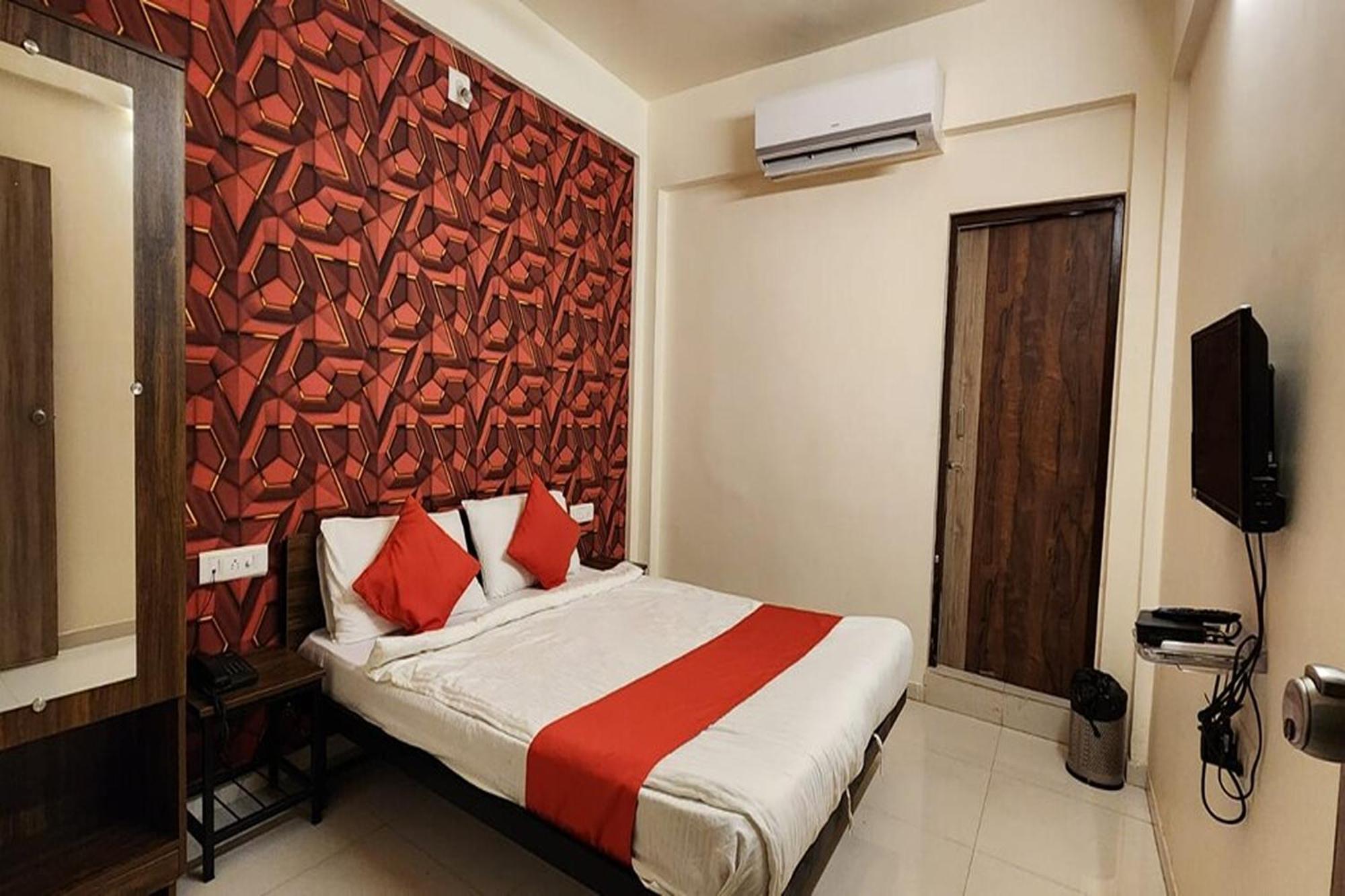 Hotel Kalyan Palace Bātwa Exterior foto