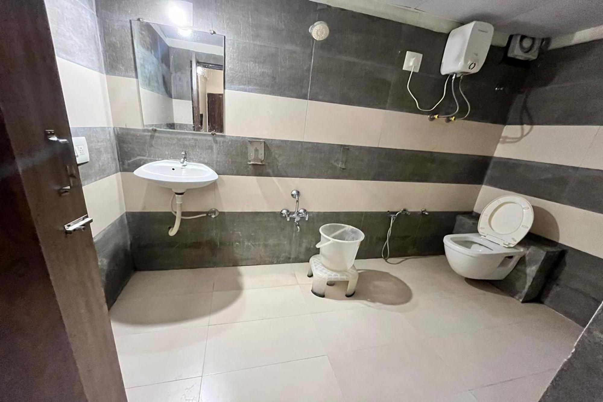 Hotel Kalyan Palace Bātwa Exterior foto