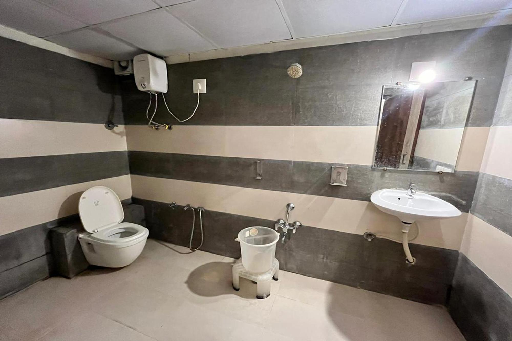 Hotel Kalyan Palace Bātwa Exterior foto
