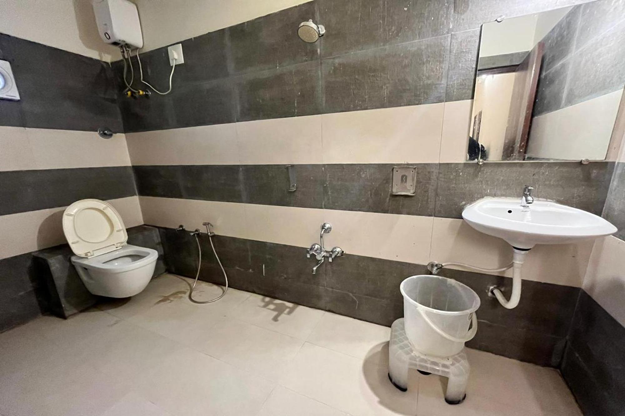 Hotel Kalyan Palace Bātwa Exterior foto