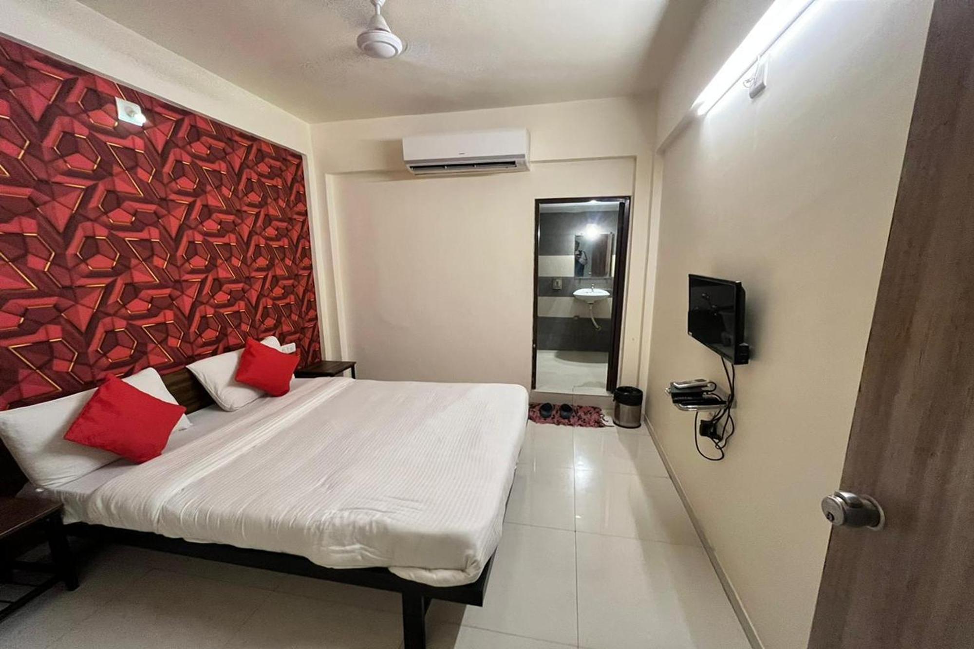 Hotel Kalyan Palace Bātwa Exterior foto