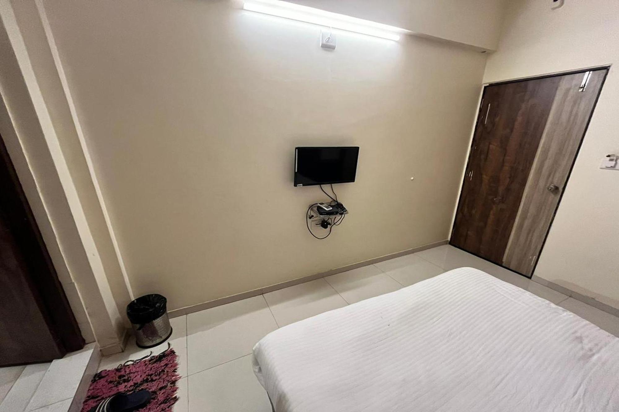 Hotel Kalyan Palace Bātwa Exterior foto