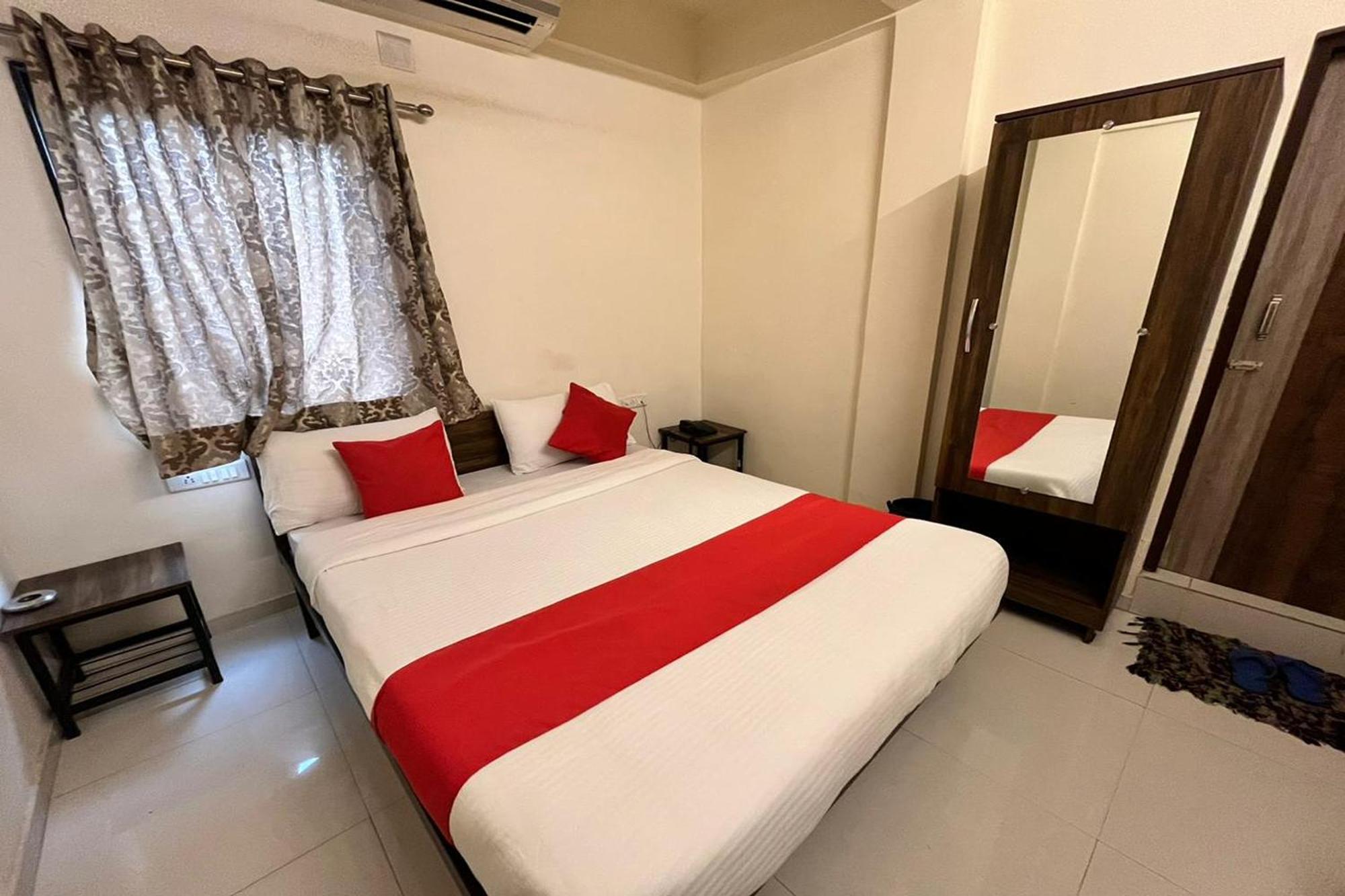 Hotel Kalyan Palace Bātwa Exterior foto