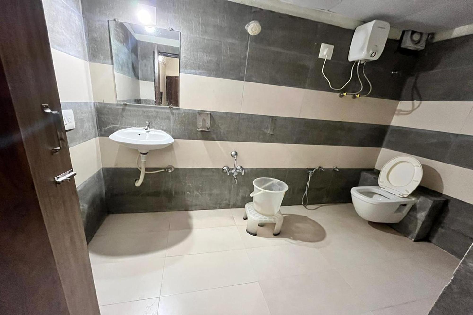 Hotel Kalyan Palace Bātwa Exterior foto