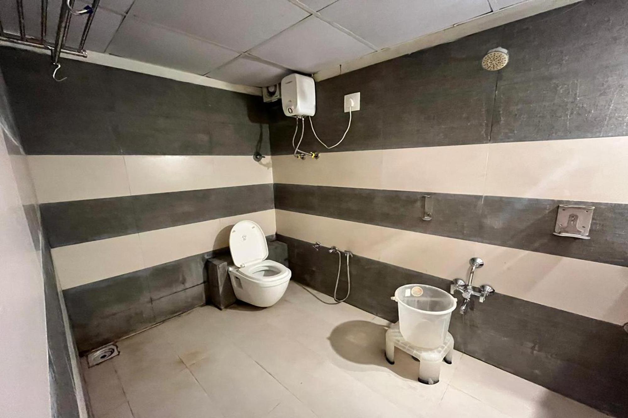 Hotel Kalyan Palace Bātwa Exterior foto