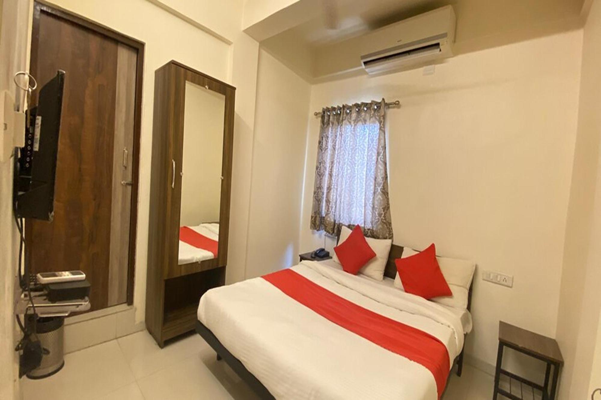 Hotel Kalyan Palace Bātwa Exterior foto
