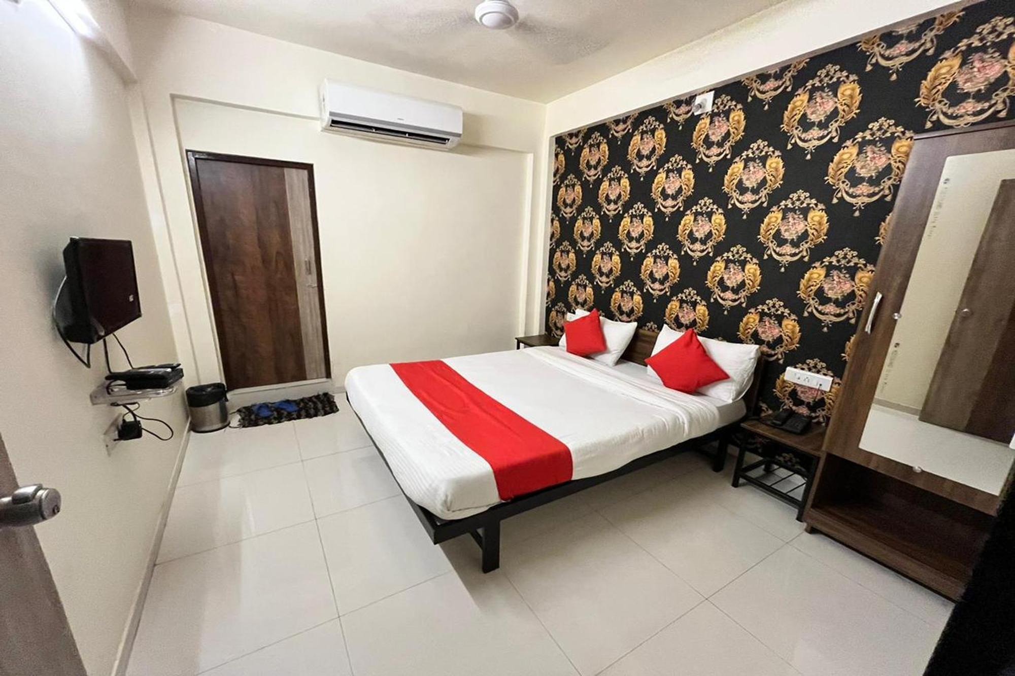 Hotel Kalyan Palace Bātwa Exterior foto
