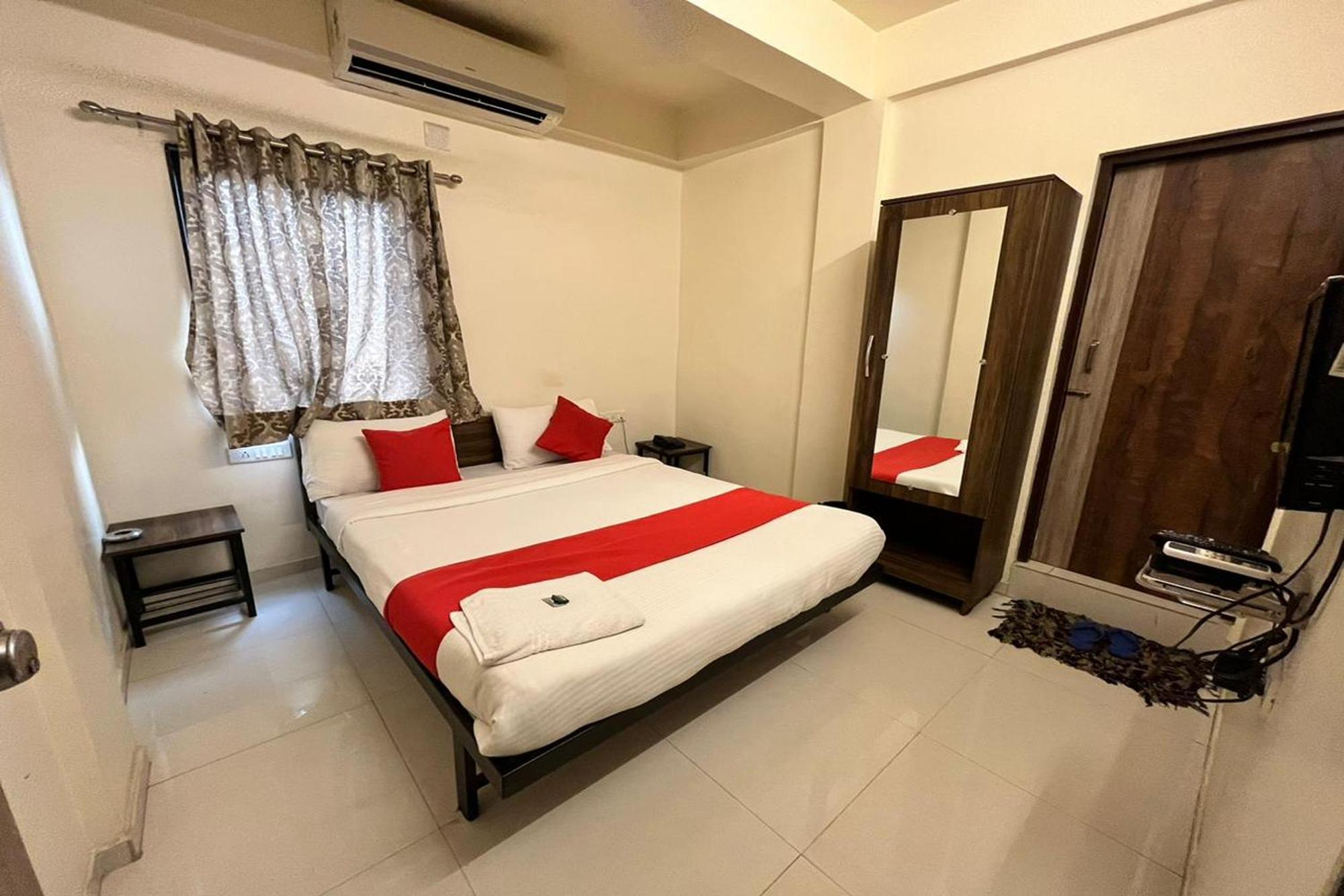 Hotel Kalyan Palace Bātwa Exterior foto