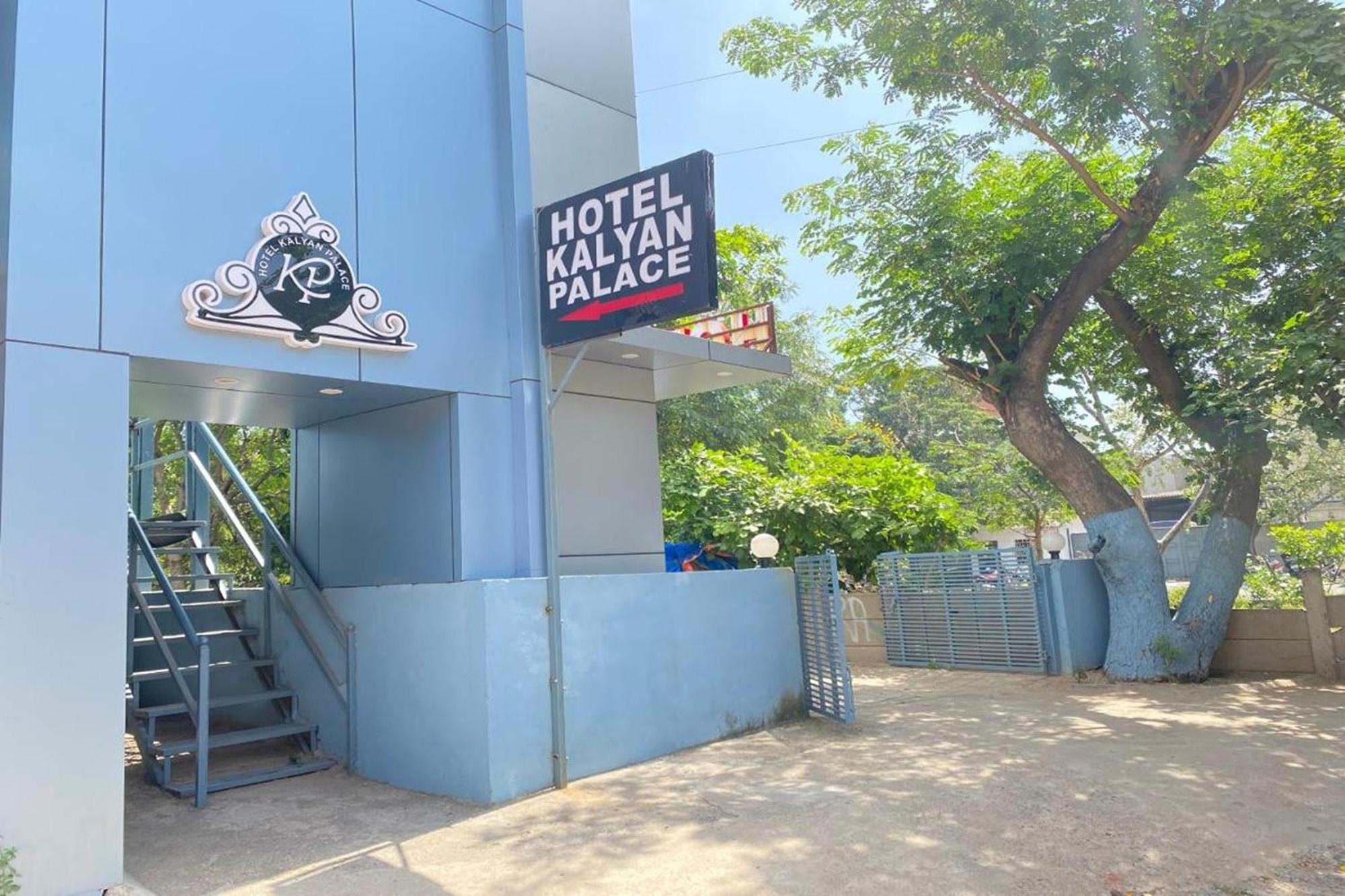 Hotel Kalyan Palace Bātwa Exterior foto